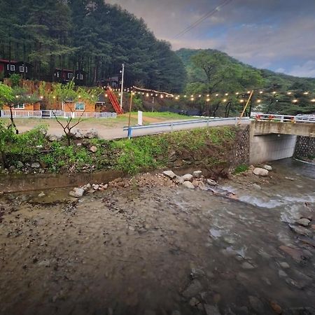 Hongcheon Gongjaksan Recreational Forest Pension Exteriör bild