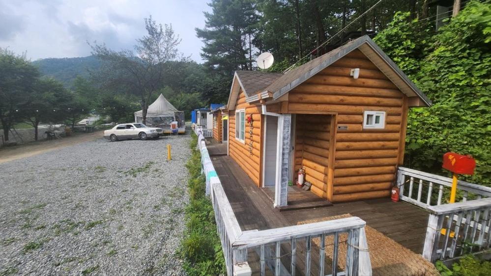 Hongcheon Gongjaksan Recreational Forest Pension Rum bild