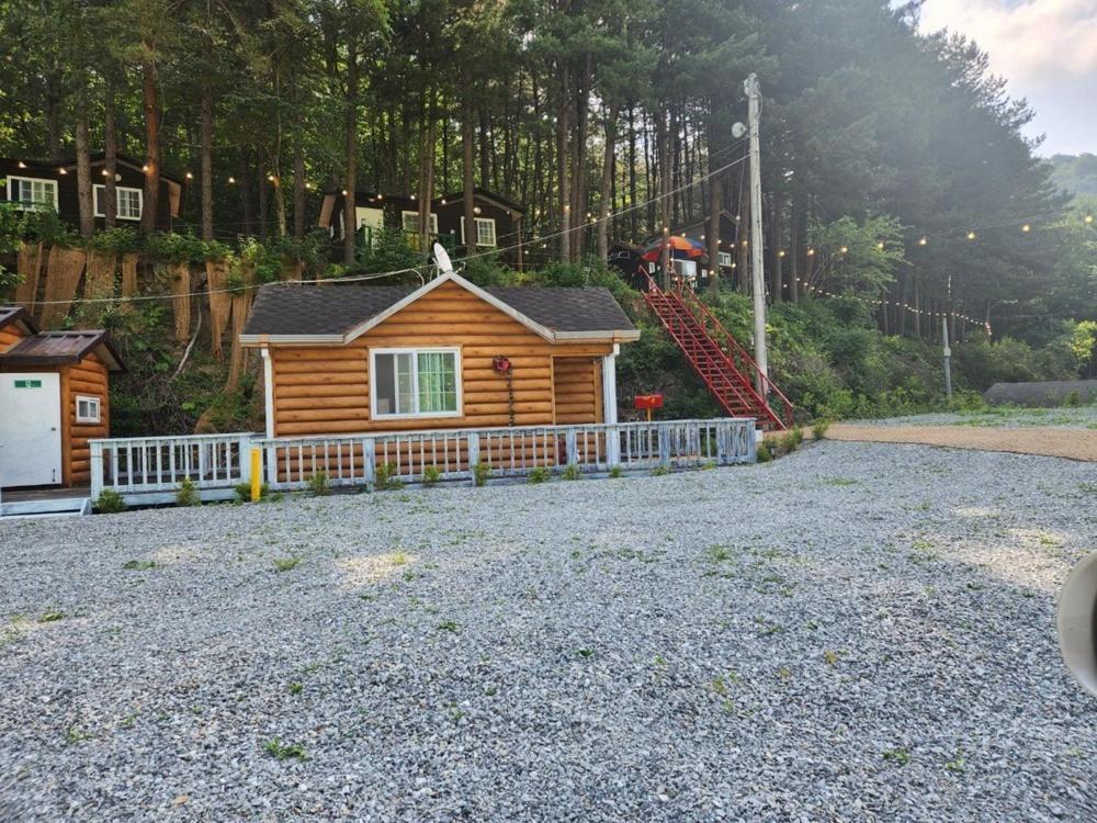 Hongcheon Gongjaksan Recreational Forest Pension Exteriör bild