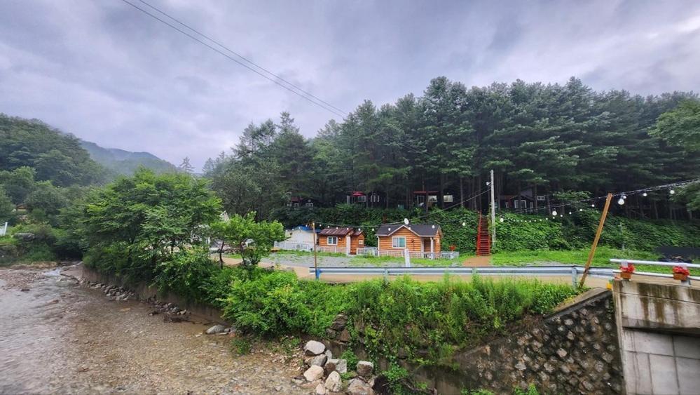 Hongcheon Gongjaksan Recreational Forest Pension Exteriör bild